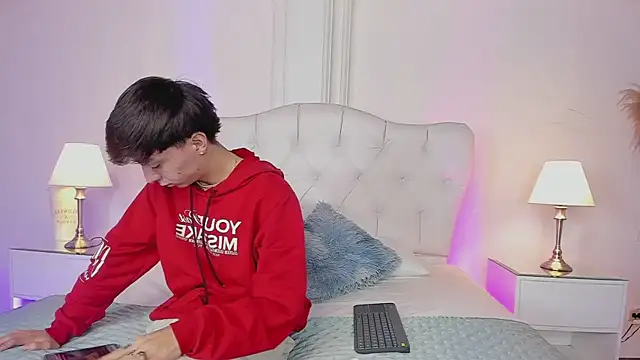 ethan and ava online show from March 22, 1:41 pm