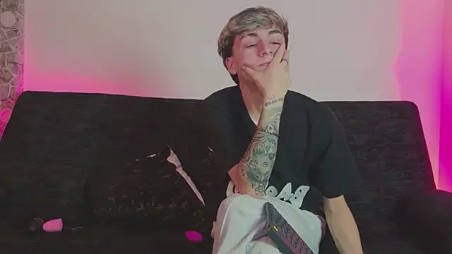 ethan and ava online show from May 16, 2:43 am