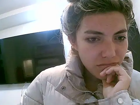 VittoriaTaylor online show from April 17, 4:54 pm