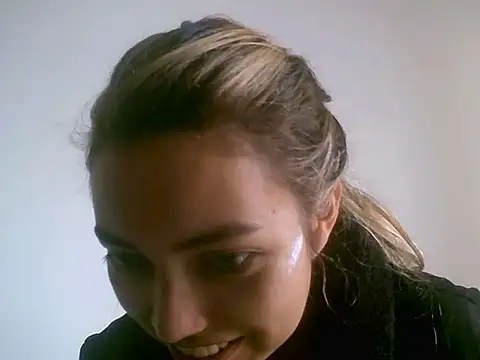 VittoriaTaylor online show from April 4, 8:48 pm