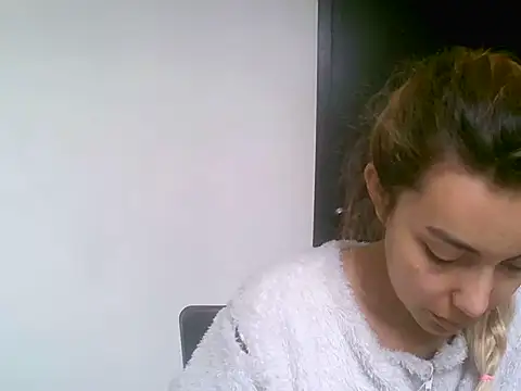 VittoriaTaylor online show from March 24, 3:34 pm