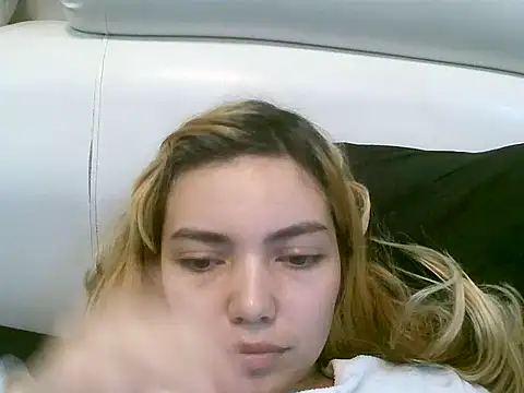 Snapshot of VittoriaTaylor chatting on October 17, 7:04 pm VittoriaTaylor online show from October 17, 7:04 pm