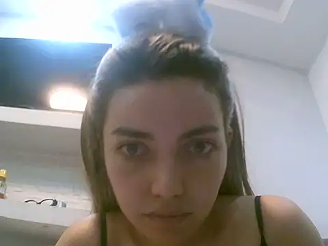 VittoriaTaylor online show from April 3, 1:01 am