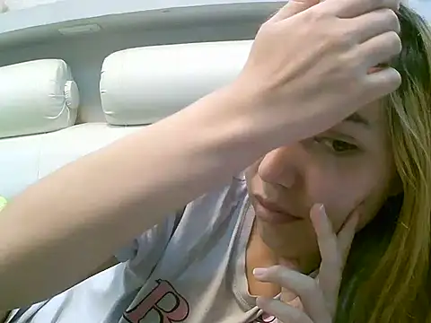 Snapshot of VittoriaTaylor chatting on October 12, 12:23 am VittoriaTaylor online show from October 12, 12:23 am