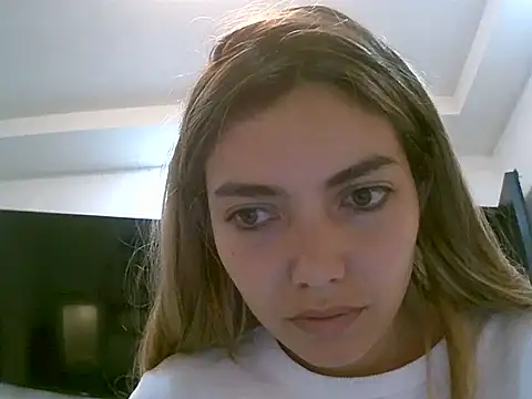VittoriaTaylor online show from May 5, 9:18 pm