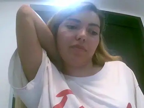 VittoriaTaylor online show from March 28, 9:49 pm