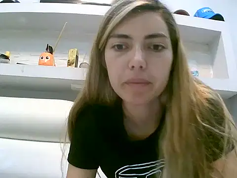 VittoriaTaylor online show from May 2, 1:44 am