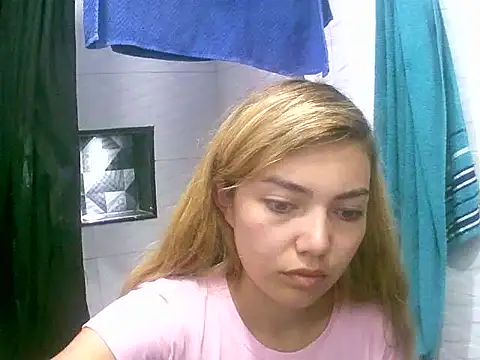 VittoriaTaylor online show from February 16, 9:02 pm