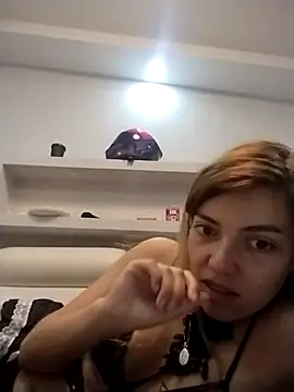 Snapshot of VittoriaTaylor chatting on February 13, 3:45 pm VittoriaTaylor online show from February 13, 3:45 pm