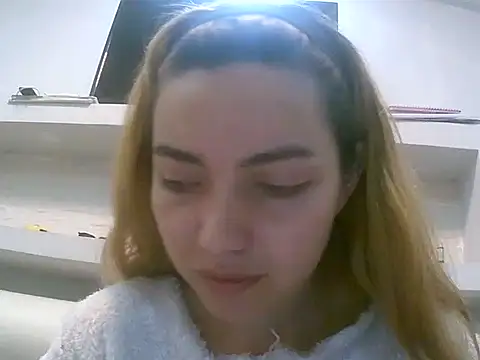 VittoriaTaylor online show from March 26, 11:30 am