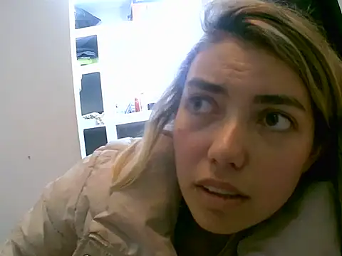 VittoriaTaylor online show from April 20, 4:08 pm