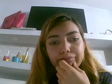 VittoriaTaylor online show from March 20, 5:58 pm