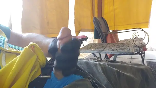 bwcbeat83 online show from April 12, 8:45 pm