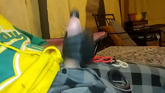 Snapshot of bwcbeat83 chatting on October 28, 6:56 am bwcbeat83 online show from October 28, 6:56 am