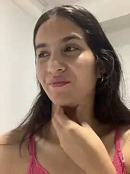 Bella still online show from November 10, 1:16 pm