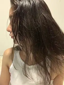 Bella still online show from November 7, 1:26 pm