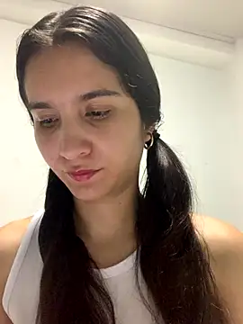 Bella still online show from November 4, 1:15 pm