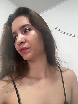 Bella still online show from May 22, 2:04 pm