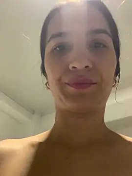 Bella still online show from December 1, 1:23 pm