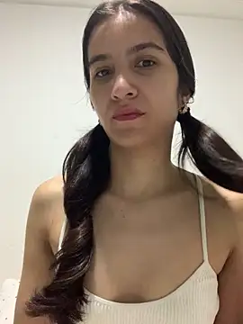 Bella still online show from November 26, 1:44 pm