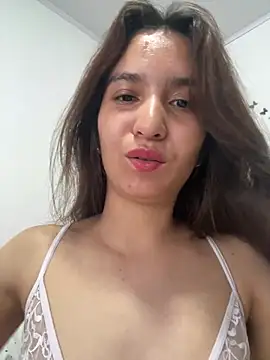 Bella still online show from April 15, 1:48 pm