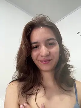 Snapshot of Bella_still chatting on June 11, 2:03 pm Bella still online show from June 11, 2:03 pm
