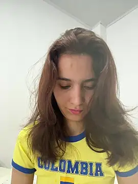 Snapshot of Bella_still chatting on June 17, 12:59 pm Bella still online show from June 17, 12:59 pm