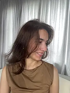 Snapshot of Bella_still chatting on July 4, 1:37 pm Bella still online show from July 4, 1:37 pm