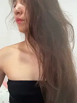 Bella still online show from May 5, 2:09 pm