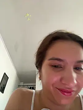 Bella still online show from April 7, 2:08 pm