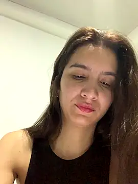 Bella still online show from December 4, 1:10 pm