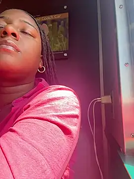 xoxoHotCoCo online show from April 18, 4:42 pm