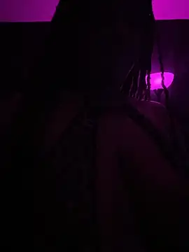 xoxoHotCoCo online show from April 18, 4:37 am