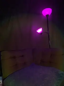 xoxoHotCoCo online show from April 8, 11:22 am