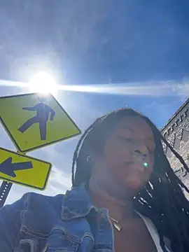 xoxoHotCoCo online show from April 13, 3:38 pm