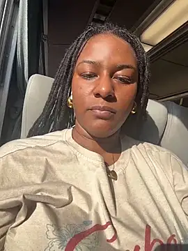 xoxoHotCoCo online show from March 9, 9:07 pm