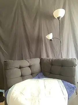 xoxoHotCoCo online show from April 9, 8:15 pm