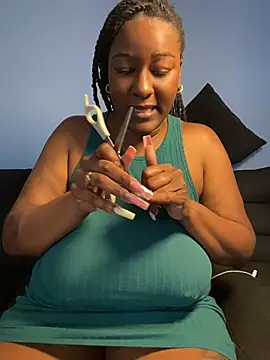 xoxoHotCoCo online show from June 6, 8:03 pm