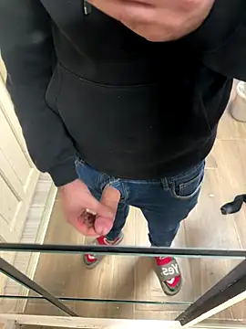 Snapshot of Klaus298 chatting on December 15, 11:16 am Klaus298 online show from December 15, 11:16 am