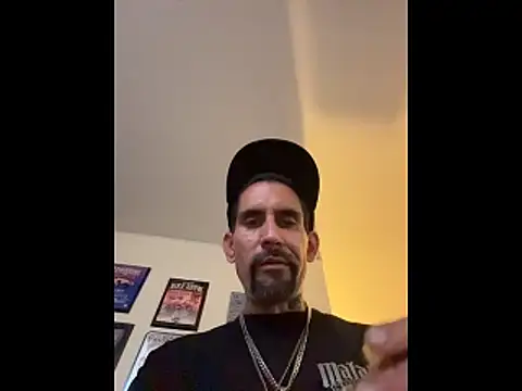 hornycouple818 online show from November 1, 5:25 am