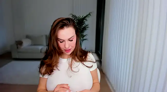 Snapshot of GoddessRoxana chatting on February 7, 11:01 am GoddessRoxana online show from February 7, 11:01 am