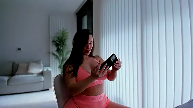 Snapshot of GoddessRoxana chatting on February 27, 12:34 pm GoddessRoxana online show from February 27, 12:34 pm