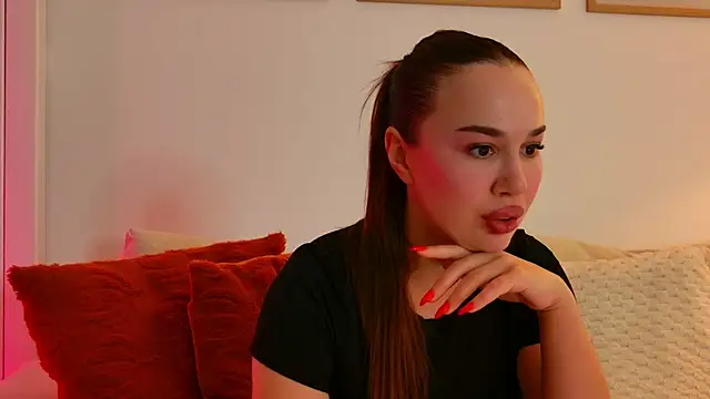 Snapshot of GoddessRoxana chatting on January 13, 11:47 am GoddessRoxana online show from January 13, 11:47 am