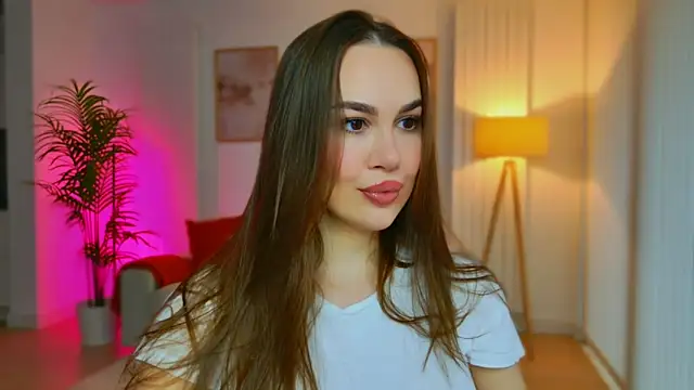 Snapshot of GoddessRoxana chatting on February 5, 11:28 am GoddessRoxana online show from February 5, 11:28 am