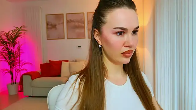 Snapshot of GoddessRoxana chatting on February 12, 12:38 pm GoddessRoxana online show from February 12, 12:38 pm