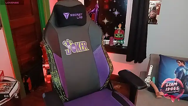 Snapshot of LiamIdols chatting on February 19, 8:39 pm LiamIdols online show from February 19, 8:39 pm