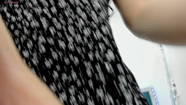 Snapshot of novaaskyy chatting on November 30, 11:33 am novaaskyy online show from November 30, 11:33 am