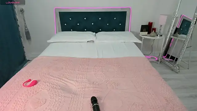 novaaskyy online show from April 13, 2:43 pm