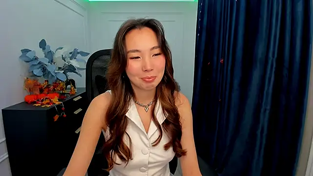 AnnaReyla online show from October 25, 11:20 am