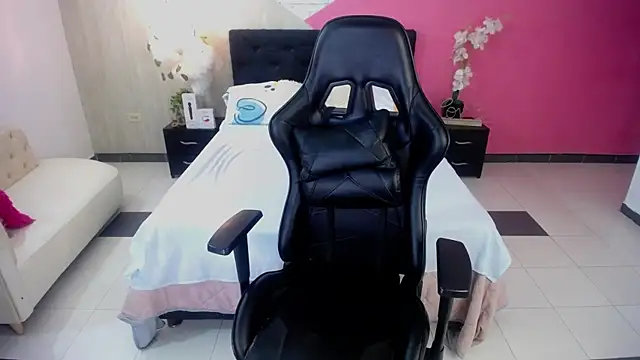 Snapshot of miss_honey01 chatting on September 25, 11:33 pm miss honey01 online show from September 25, 11:33 pm